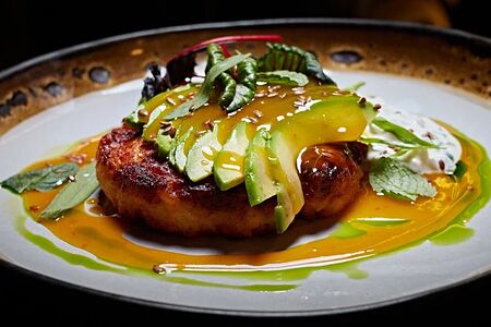 Котлета из лосося с авокадо и соусом