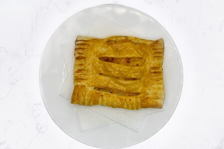 Слойка с ветчиной и сыром