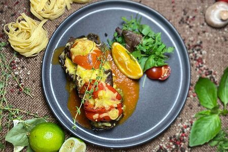 Язык запечённый с овощами