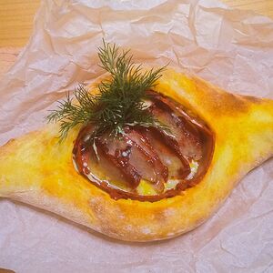 Хачапури по-аджарски с бастурмой