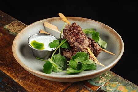 Кебаб с соусом дзадзики