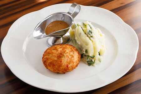 Крабкейк с картофельным пюре