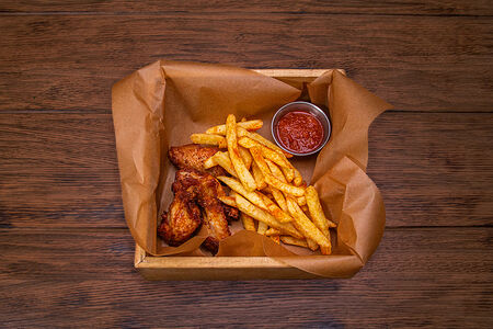 Крылья с картофелем фри