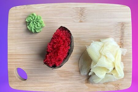 Гункан с икрой летучей рыбы