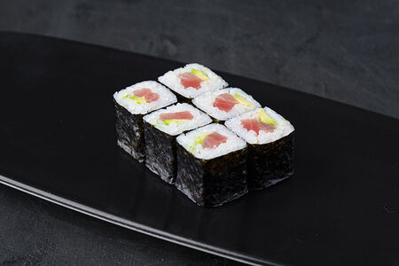 Ролл с тунцом