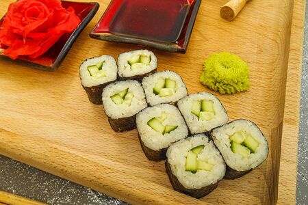 Ролл с огурцом