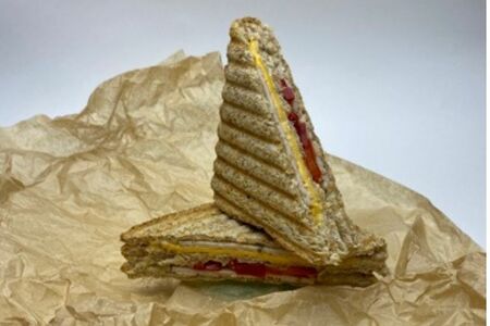 Сэндвич-гриль с индейкой и сладким перцем