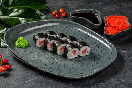 Маки с тунцом