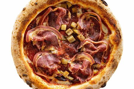 Пицца с кониной и баклажаном