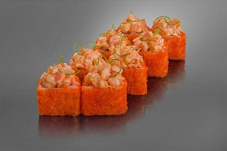 Ред ролл с тигровой креветкой и острым соусом