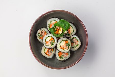 Кимпаб с тунцом и омлетом