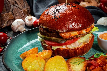 Бургер с домашней котлетой