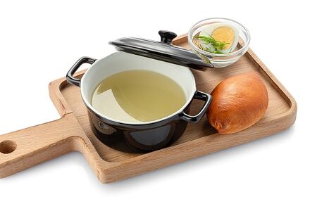 Куриный бульон с яйцом и пирожком с мясом