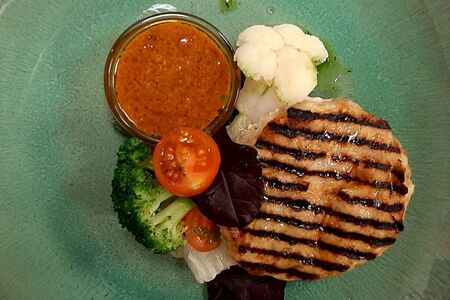 Бифштекс из индейки с соусом Гриль