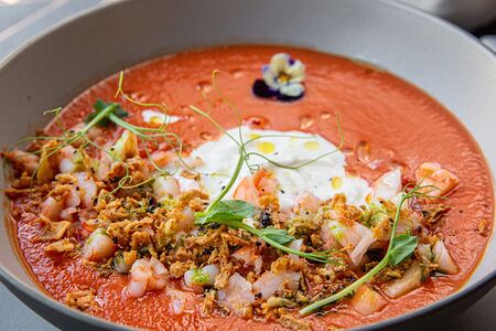 Английский томатный суп с креветками