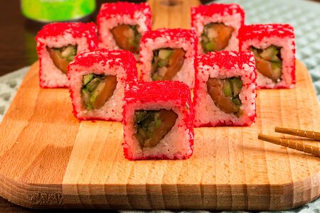 Ролл Калифорния с лососем