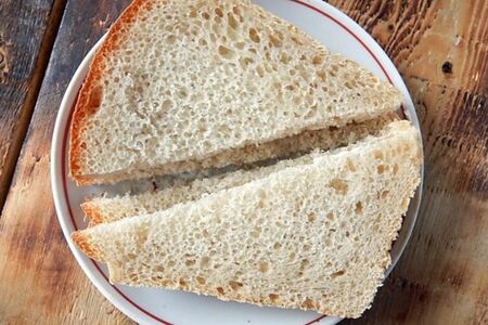 Кусочек хлеба