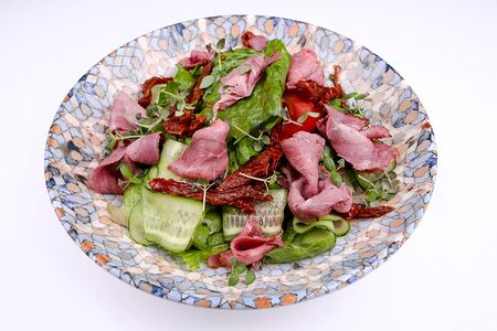 Салат с ростбифом