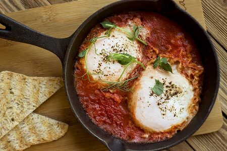 Шакшука с болгарским перцем  и зеленью