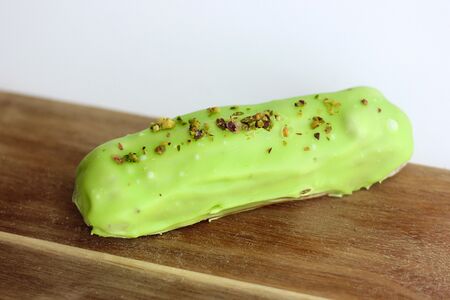 Эклер фисташка