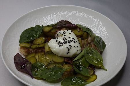 Салат с молодым картофелем и беконом