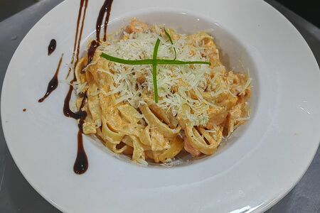 Феттучини с лососем