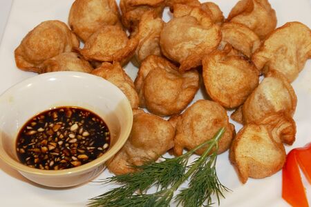 Жареные пельмени со свининой и пекинской капустой