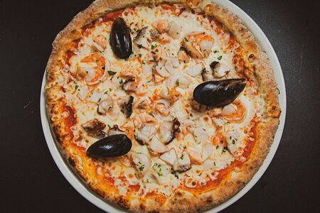Пицца с дарами моря