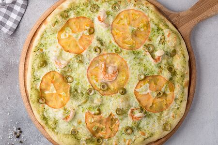 С креветками и соусом песто