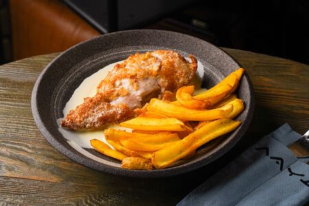 Куриное филе со сливочным соусом с фрики фри