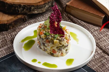 Салат оливье с телятиной