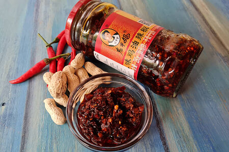 Соус Laoganma