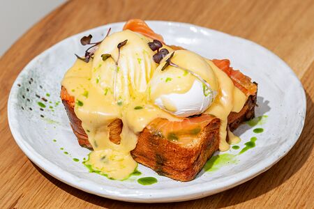 Бенедикт с голландским соусом