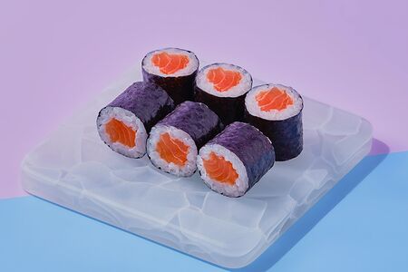 Маки с лососем