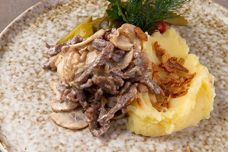 Бефстроганов из мраморной говядины