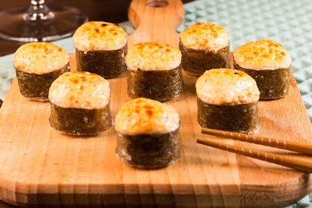 Ролл Запеченный тунец