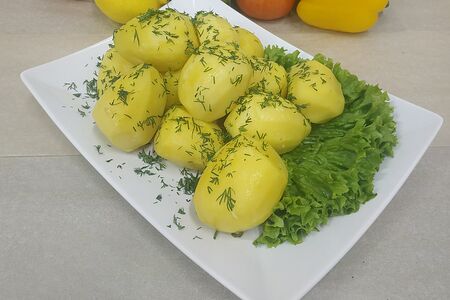 Картофель отварной с зеленью
