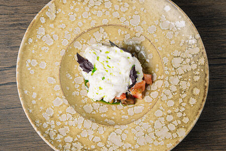 Страчателла с баклажаном и томатной сальсой