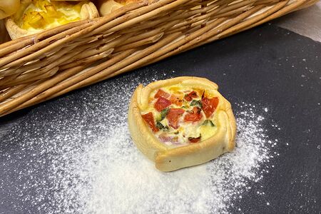 Перепечки с томатом и ароматным базиликом