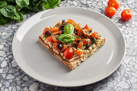 Брускетта с тунцом