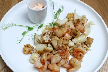 Морепродукты в соусе