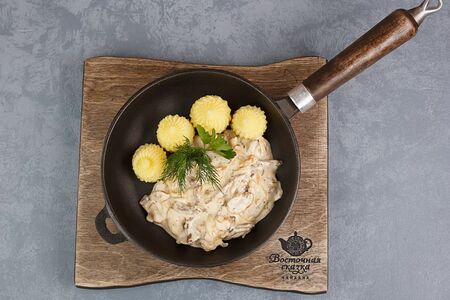 Бефстроганов с картофельным пюре