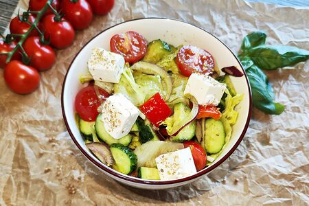 Овощной салат с брынзой