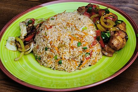 Сет Обжареный рис с курицей и чоп суи и девилд курица