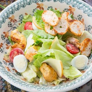 Салат Цезарь с курицей