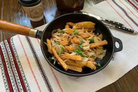 Жареный картофель с луком