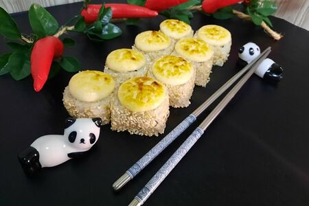 Запеченный ролл с курицей