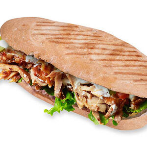 Донер-кебаб в батоне куриный