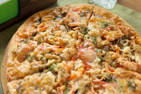 Пицца с курицей