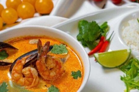 Том ям с морепродуктами